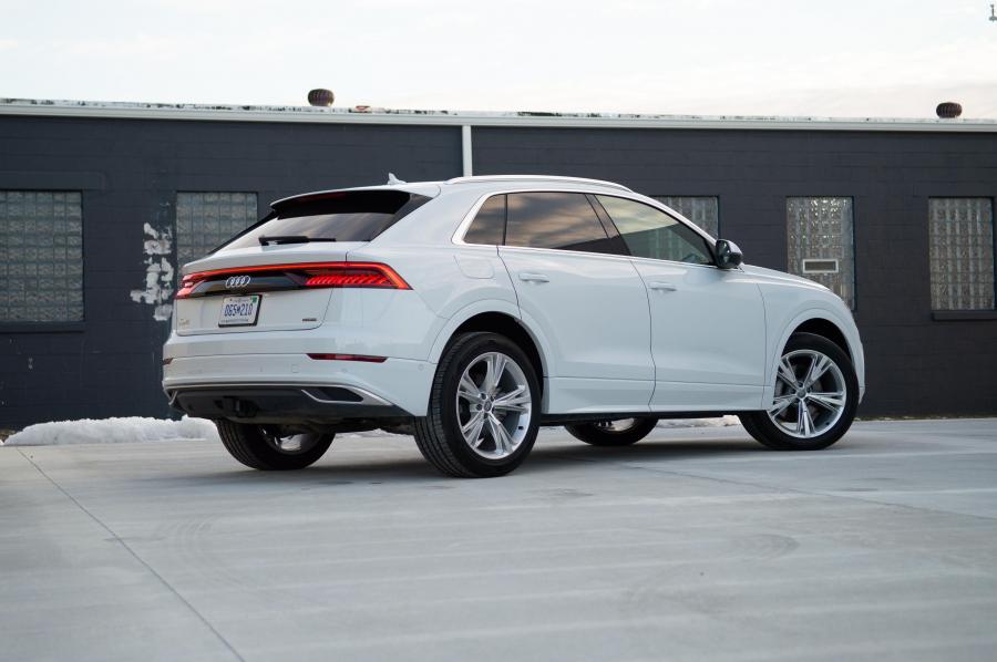 Audi Q8 55 TFSI Quattro 2018 года  (NA) (фото 31 из 32)